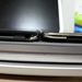 ちなみにmacbookの上に第１世代のtouch16G（左）と並べて置いてみたところ。結局の厚みは同じようだが、カタチが先細っていてダンゼン薄く見える！！