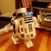 早速そこにあった外口くんのPCにIN！！アタマがクルクル回ってピコピコいうとります。USBを差したときと、アタマのスイッチを押すとまた違うピコピコが出ます。
