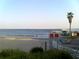 現場も旅館も海岸沿いです。