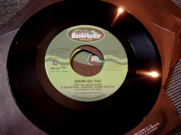 BUSH HUNTERから届きました！“心・技・体”の７inchレコード！Rさんツアーでもガッツリやらしてもらいます！ちなみに裏面はOUTER NET。