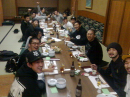 で、今日は大阪にきてマイジャのみんなとメシ会でした。ハイエストのときにお昼にもきたカニ料理「網元」。夜版。