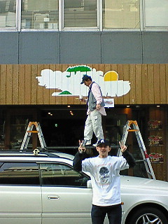 ロッカーズ大阪…看板屋のおっちゃんが看板描いてます！ 手描きやでぇ〜！ ロデム、ピースて…
