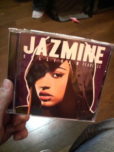 今日はSUN SETのスタジオに来てました。話題になってたのがJAZMINE SULLIVANというR&Bシンガーのアルバム「Fearless」。