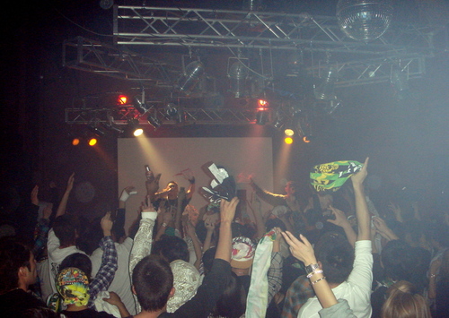 久々に皿（レコード、CD）でのライブ！　無事事故無くいい感じで終了！！
