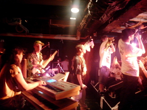 バンドはTanco、Yukky、こっそりMAMA-RのHOME GROWN３ピースバージョン！！
