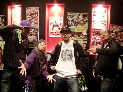 帰り際に、AKIRAくんは夜の部のセッティングだったためMaximumのベンさんことCrazy-B、NG兄やん、Maximumマネージャーのセッキーと。ありがとうございました！！
