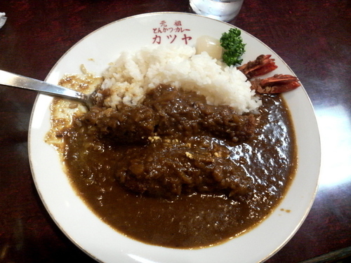 エビのせバージョン。野菜とフルーツのみ３年熟成させたソースはカレーを越えたカレー。3000円ぐらいするけど全然出せるウマさ。大国町のほうにあるよ
