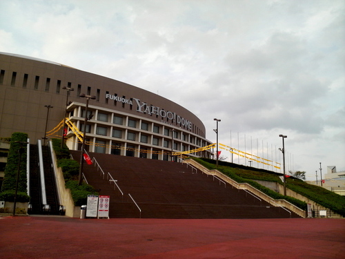 今年で５周年を迎える福岡レゲエ魂08に明日出演するために福岡に来ております。着くなりYAHOOドーム横のモール的なところでメシへ。