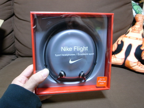 そしてもうひとつ、Nikeのランニング用イヤホン、Nike Flight。前に買ったイヤホンがなんか取れやすくてダメでした。