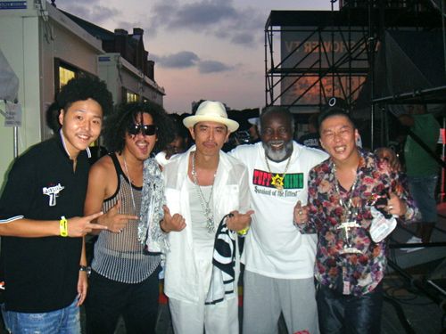 ライブ終了後シークレットゲスト！！BIG SHIP キャプテン！！FADA"Freddie McGregor" と記念写真！！ミーハー！ホンマにすばらしいショウでした！！感動！　BIG UPPP!!!