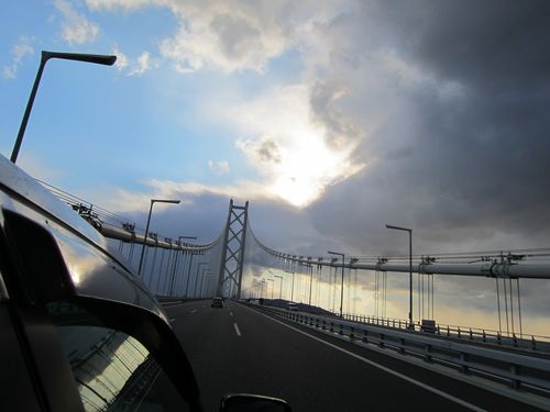 イヴの夜は四国香川県でライブでした！明石大橋を渡り〜淡路島を横断〜渦潮の鳴門海峡を経て四国入り。　なにげに大阪から近いです。